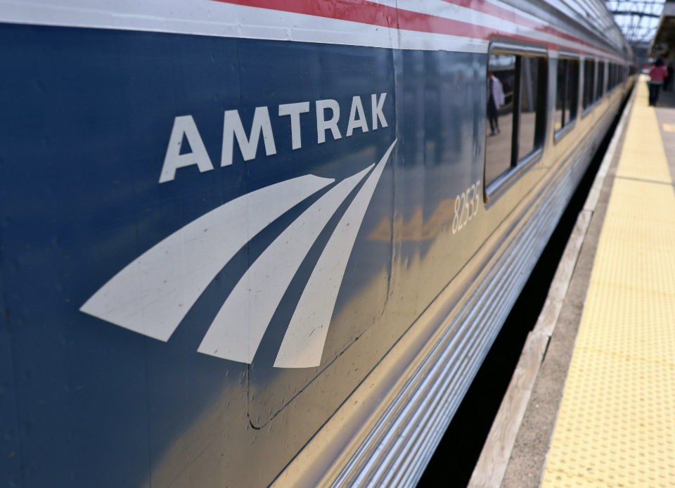 名表换批文,豪华游换项目!德牧犬成贿赂工具!费城30街站修缮背后的腐败链曝光!